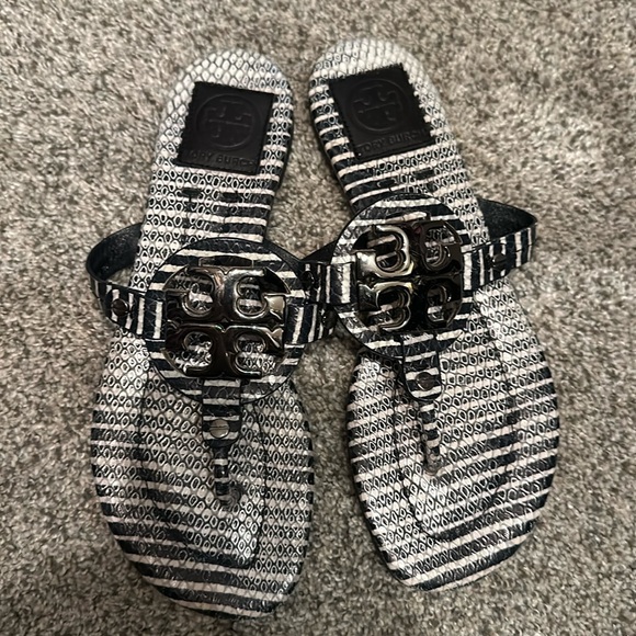 Shoes - Unlisted authentic items. 🩷